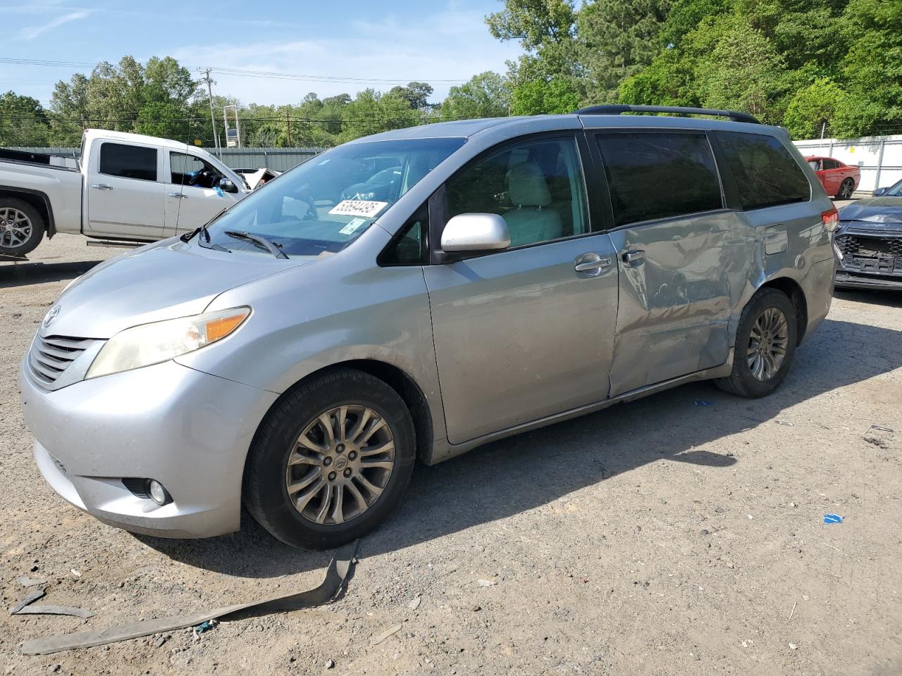 TOYOTA SIENNA XLE 2013