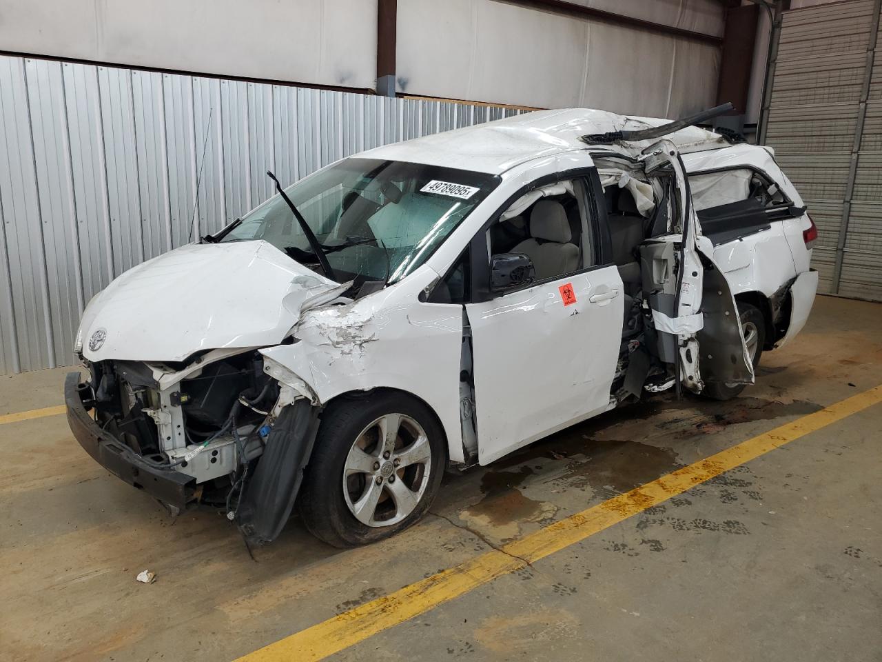 TOYOTA SIENNA LE 2012