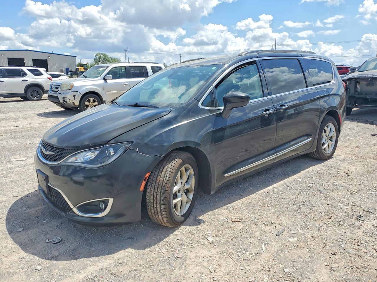 CHRYSLER PACIFICA 2017