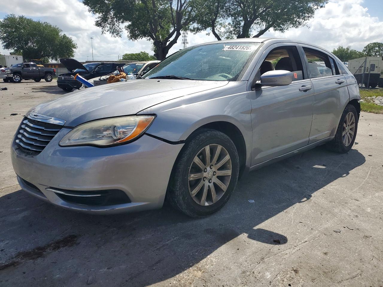 CHRYSLER 200 2013