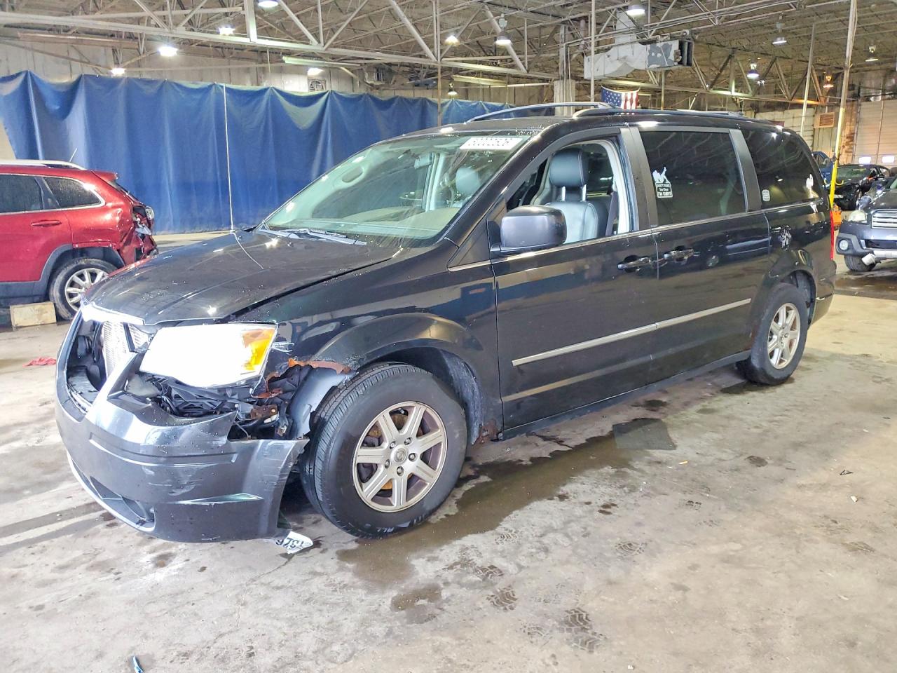 CHRYSLER TOWN & COUNTRY 2010