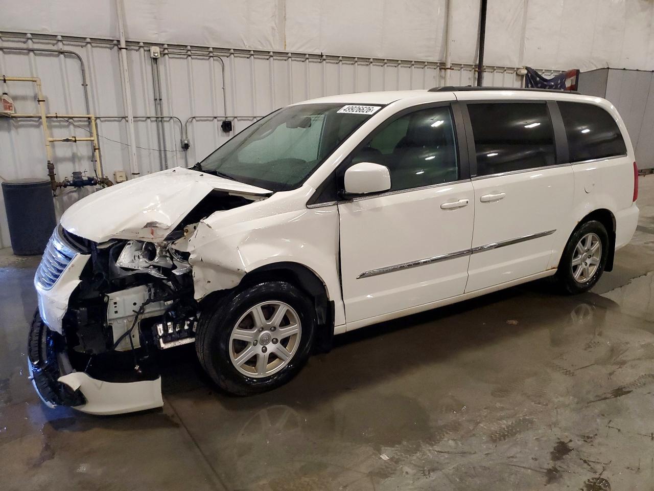 CHRYSLER TOWN & COUNTRY 2011