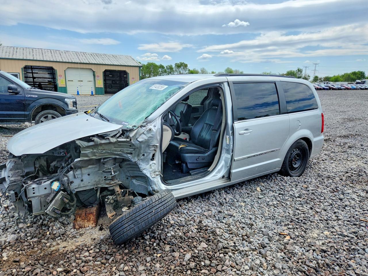 CHRYSLER TOWN & COUNTRY 2012
