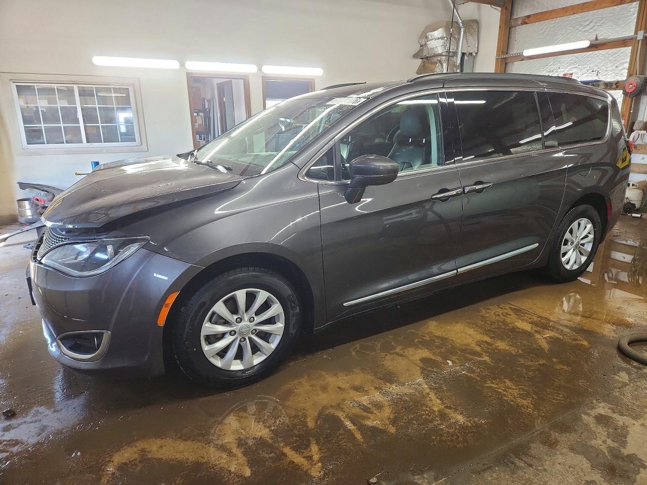 CHRYSLER PACIFICA 2017