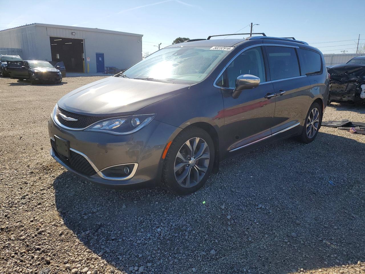CHRYSLER PACIFICA 2017