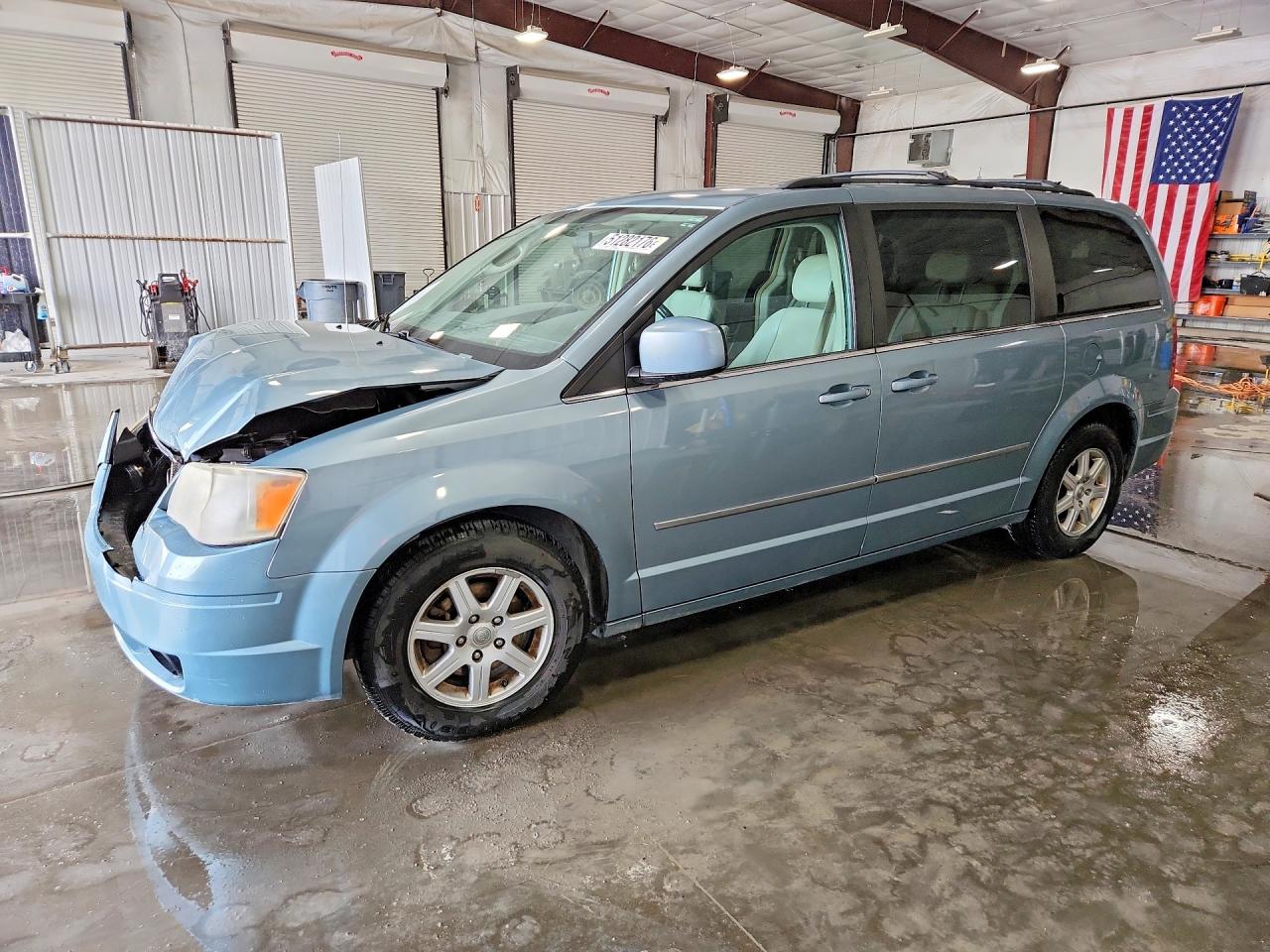 CHRYSLER TOWN & COUNTRY 2010