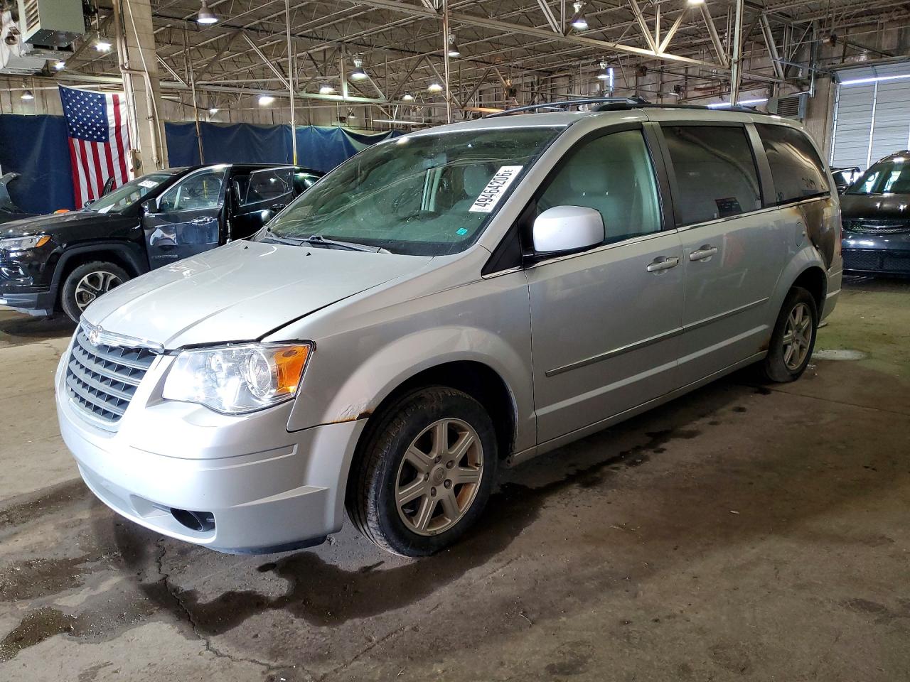 CHRYSLER TOWN & COUNTRY 2010