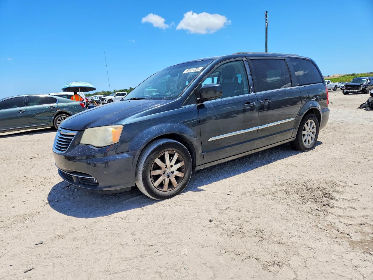 CHRYSLER TOWN & COUNTRY 2013