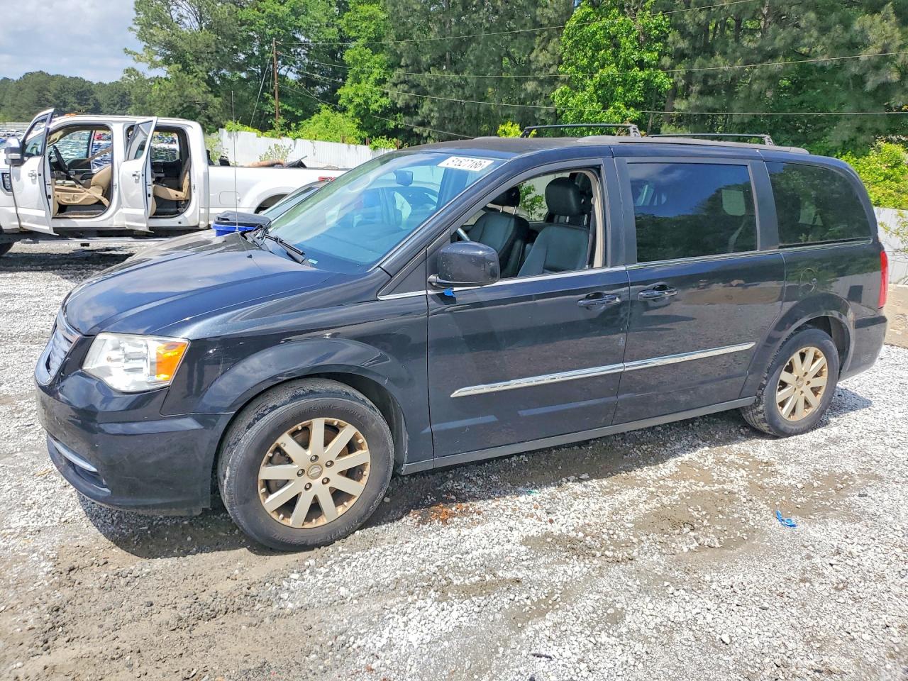 CHRYSLER TOWN & COUNTRY 2016