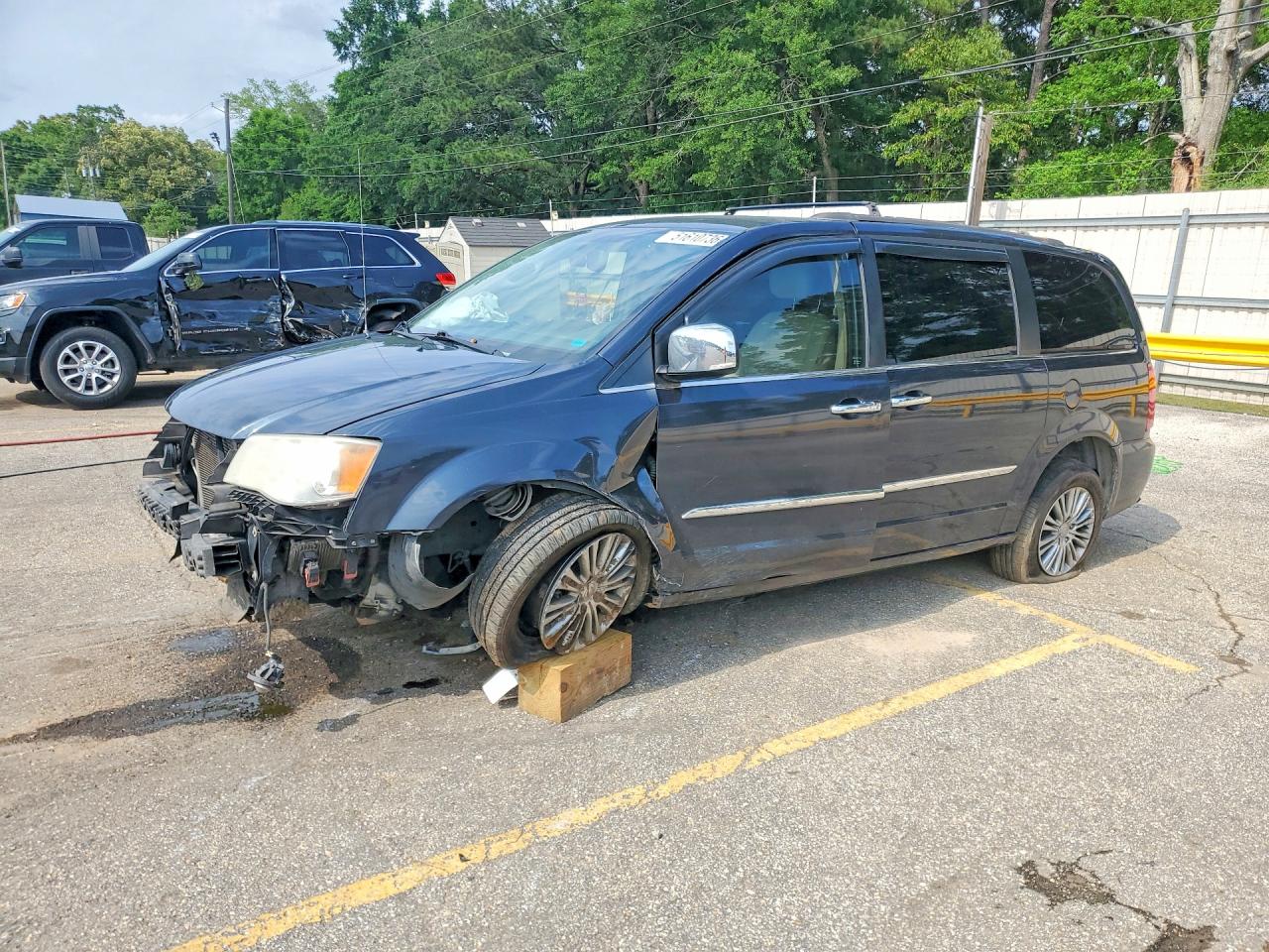 CHRYSLER TOWN & COUNTRY 2014