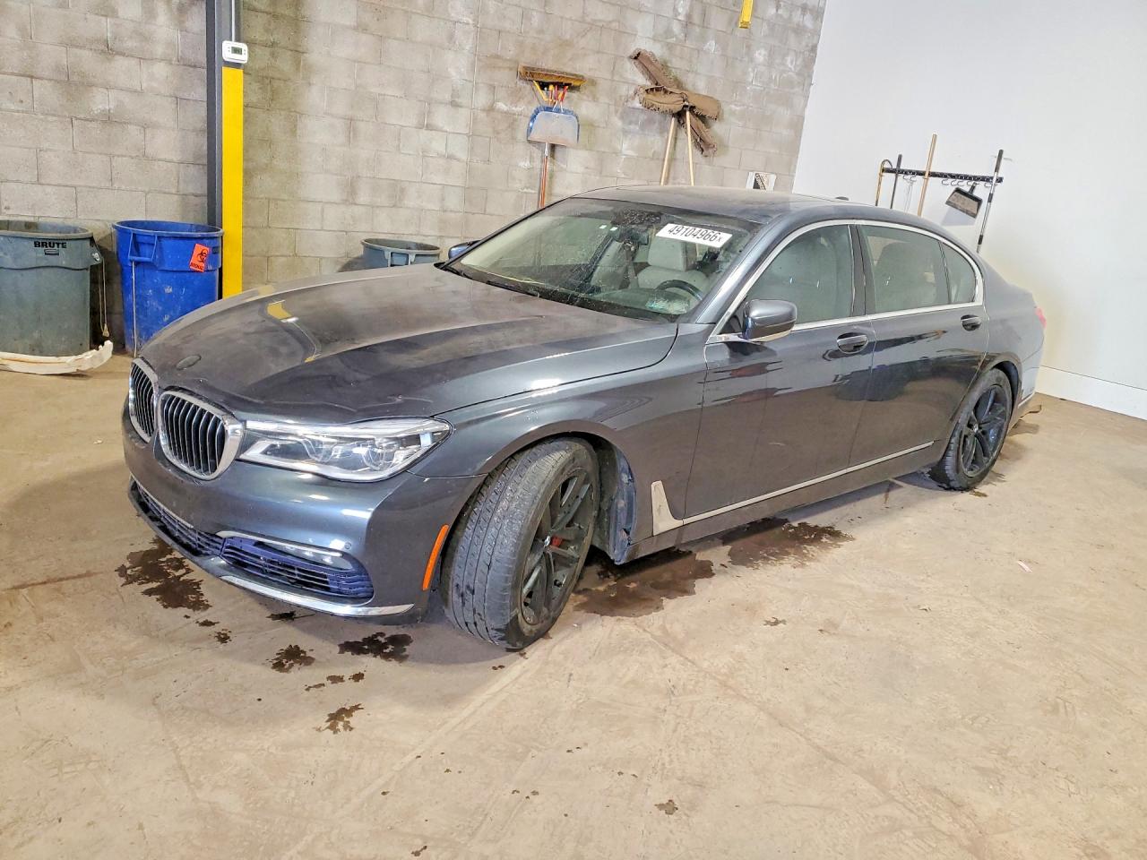 BMW 750 2016