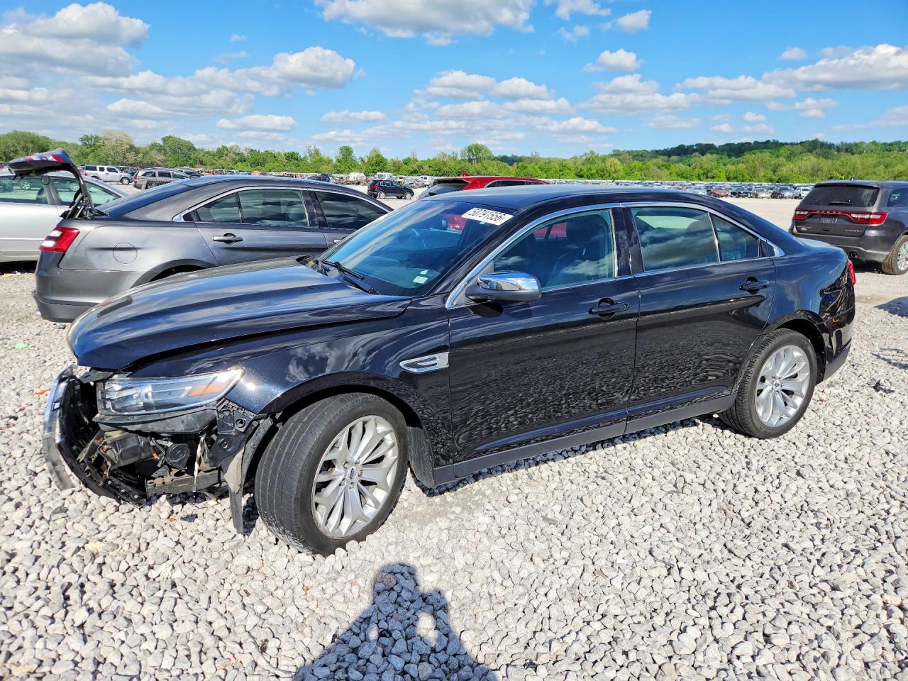 FORD TAURUS 2019