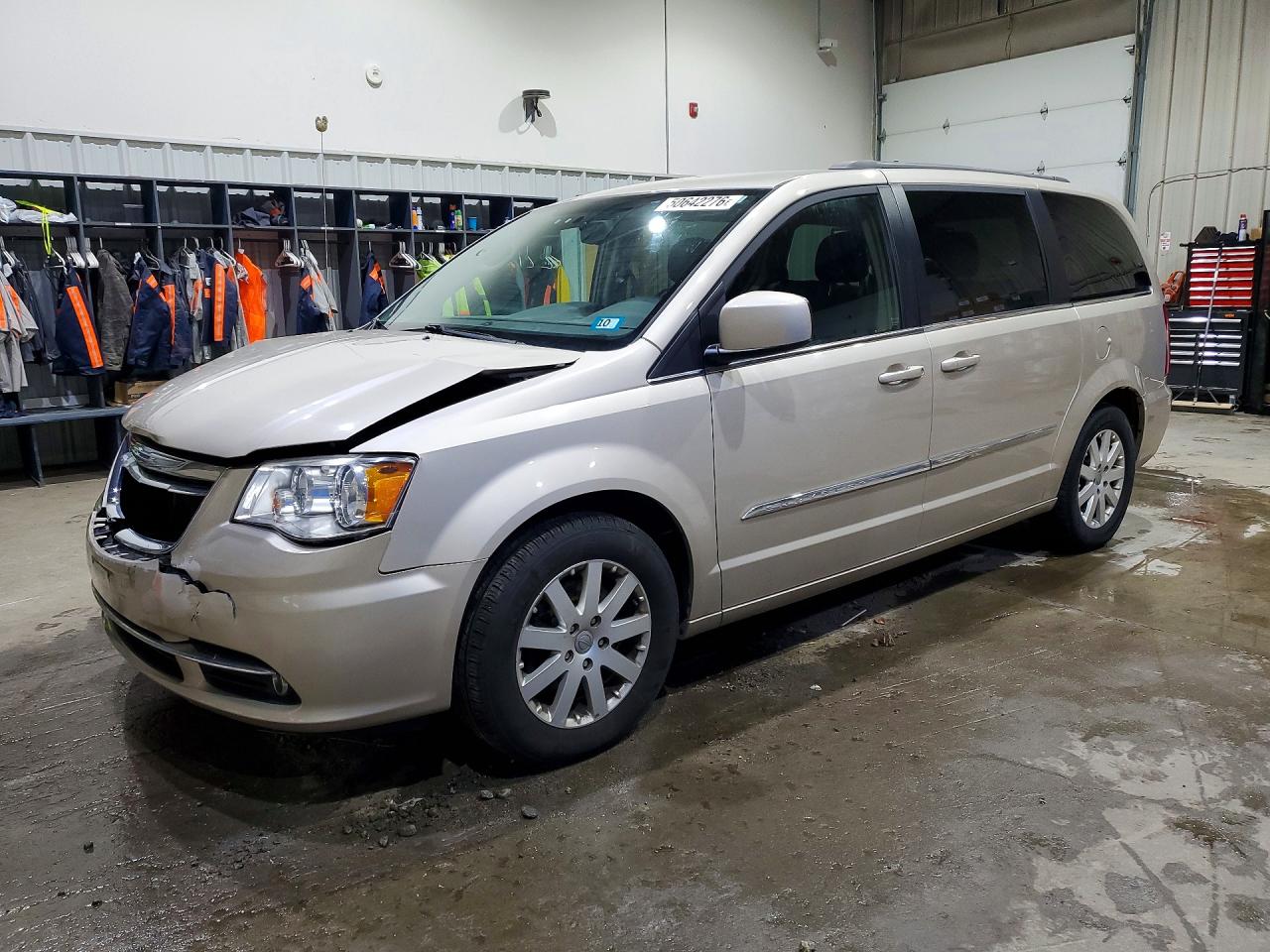 CHRYSLER TOWN & COUNTRY 2014