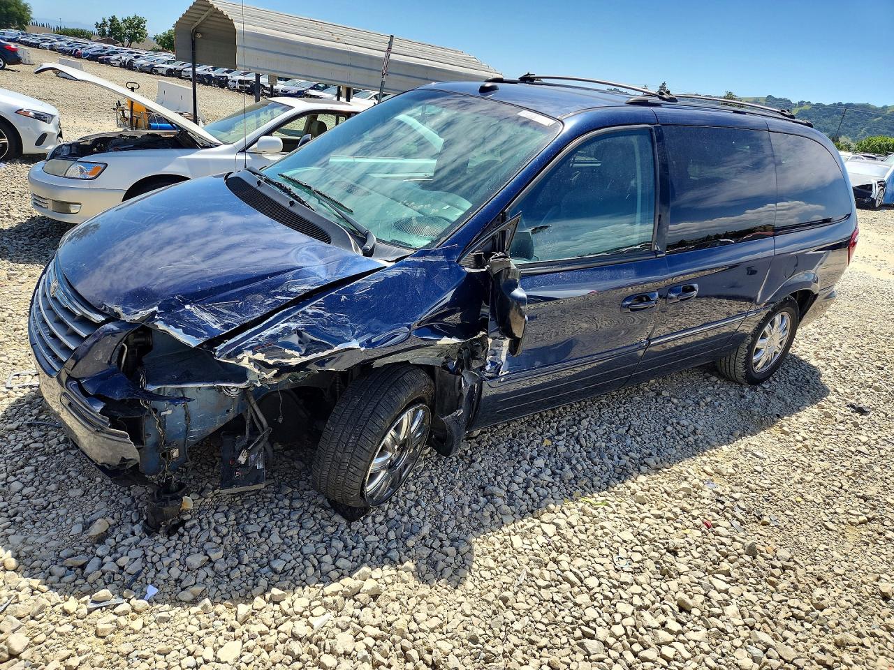CHRYSLER TOWN & COUNTRY 2005