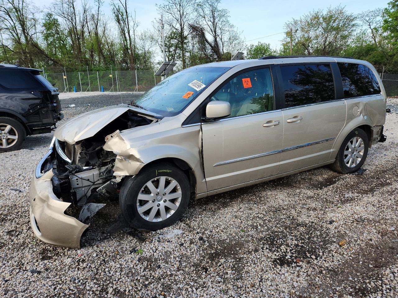 CHRYSLER TOWN & COUNTRY 2016