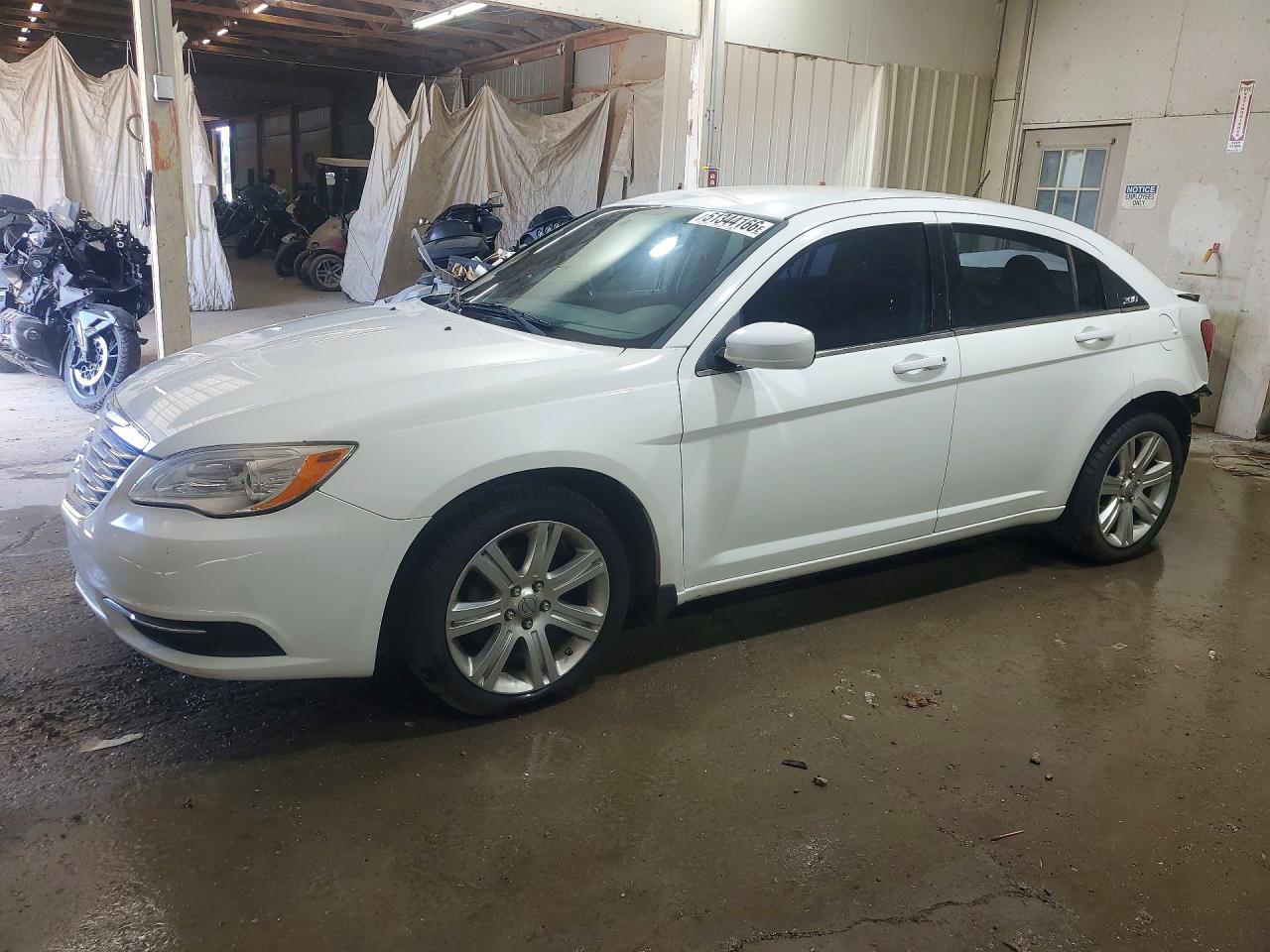 CHRYSLER 200 2013