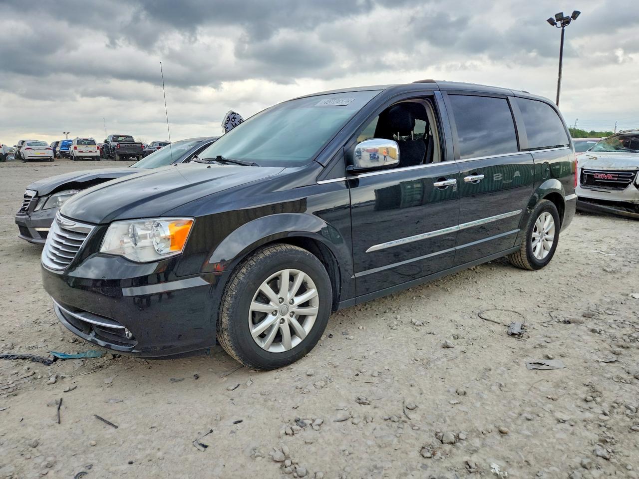 CHRYSLER TOWN & COUNTRY 2015