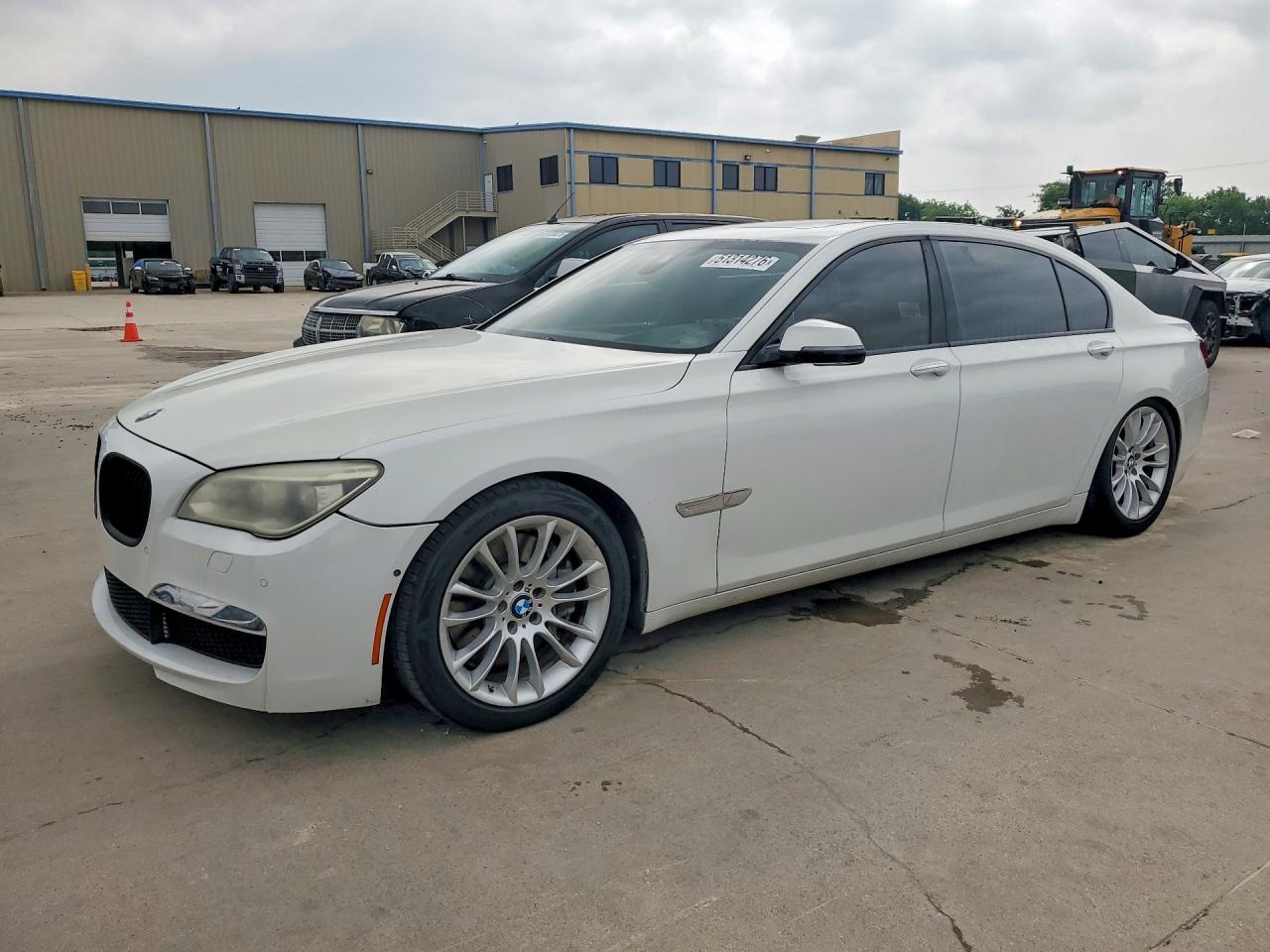 BMW 750 2015