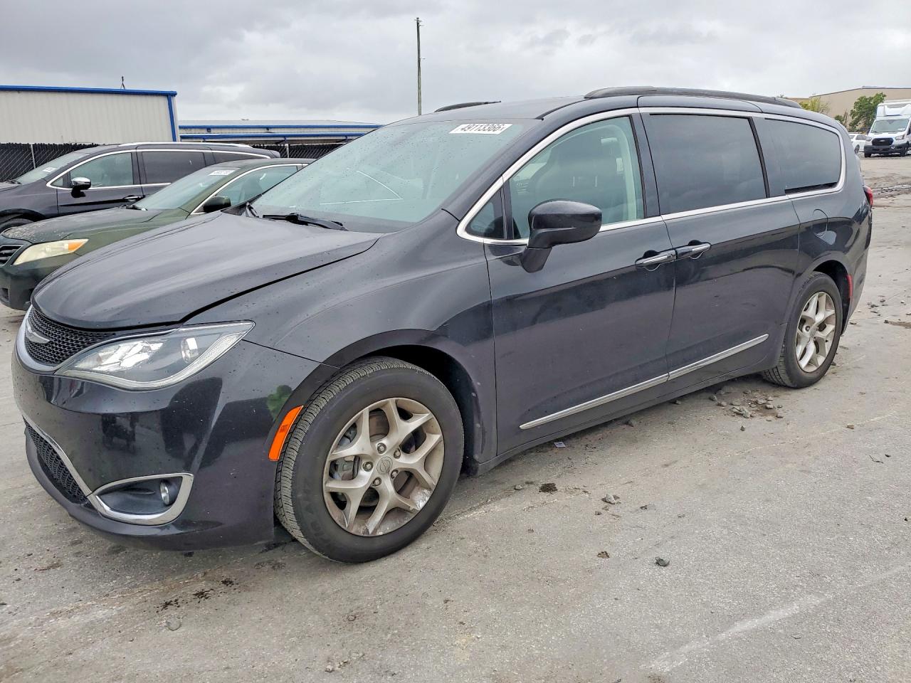 CHRYSLER PACIFICA 2017