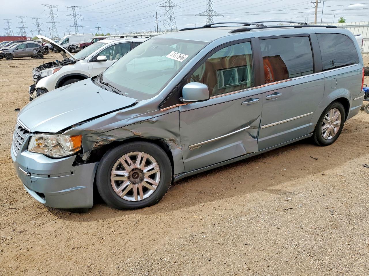 CHRYSLER TOWN & COUNTRY 2010