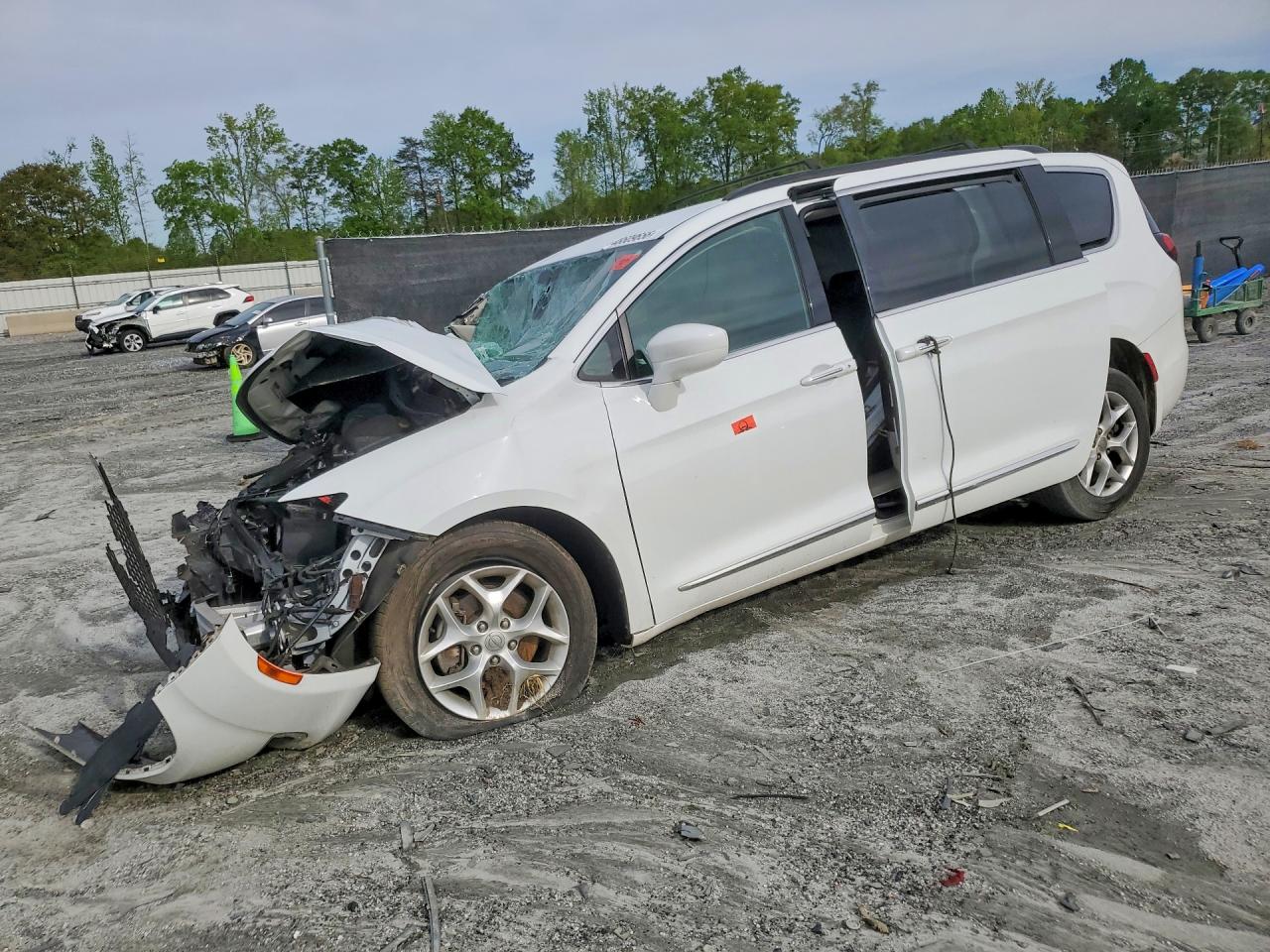 CHRYSLER PACIFICA 2017