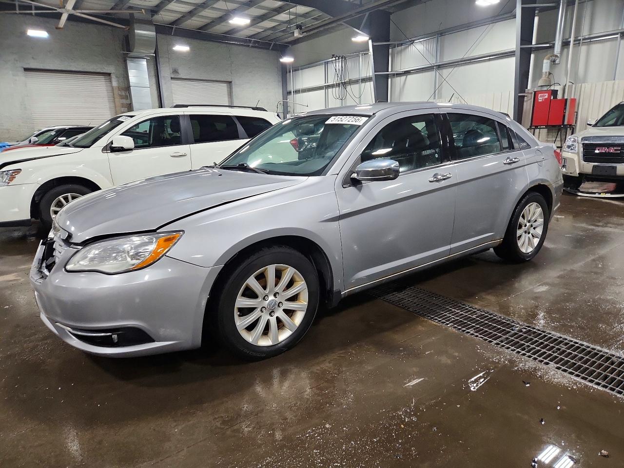 CHRYSLER 200 2013