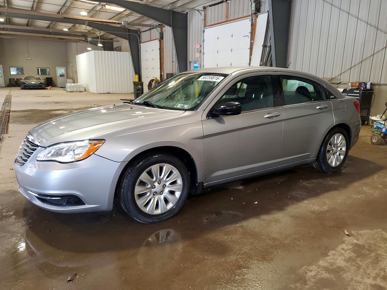 CHRYSLER 200 2013