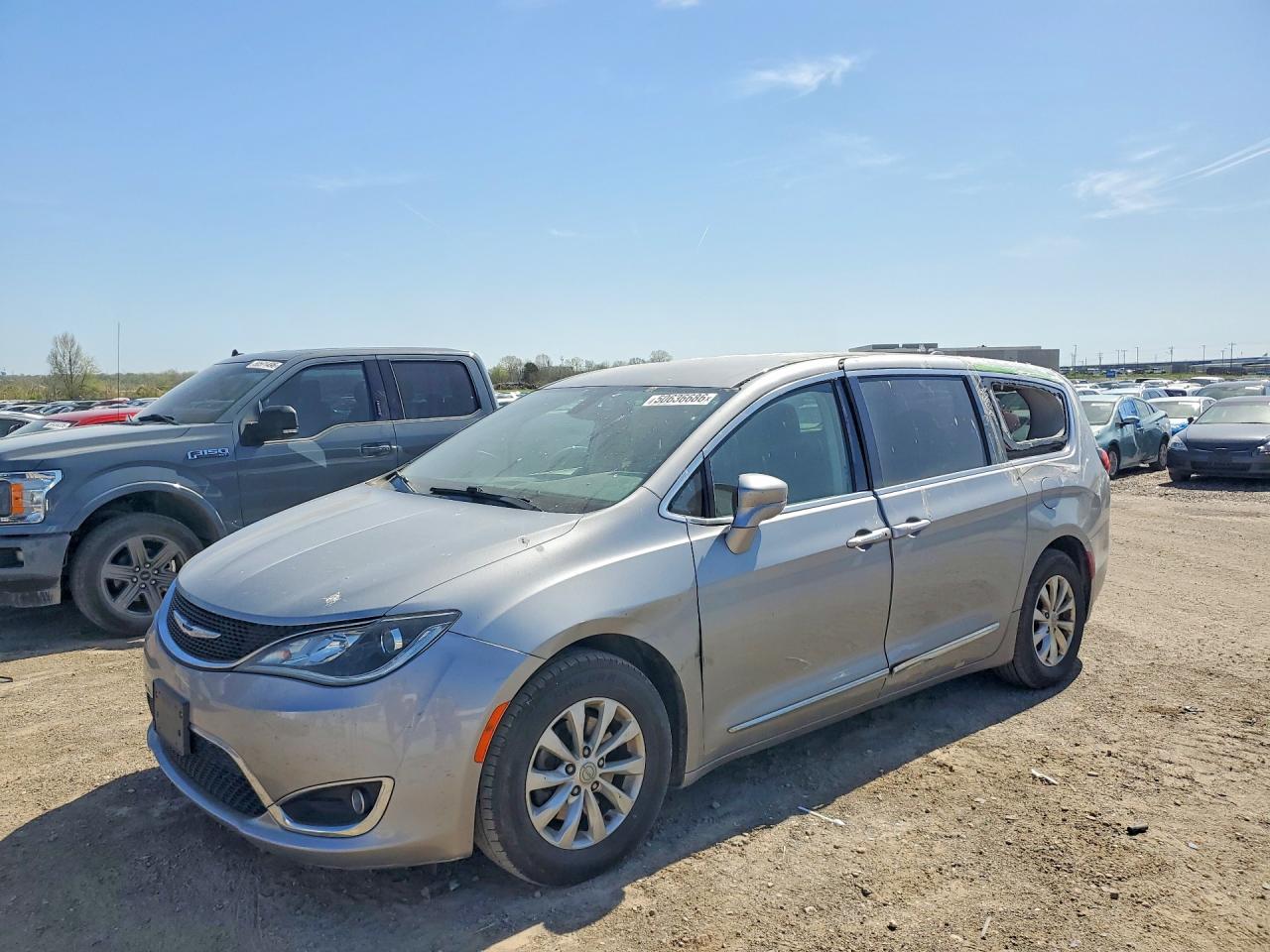 CHRYSLER PACIFICA 2017