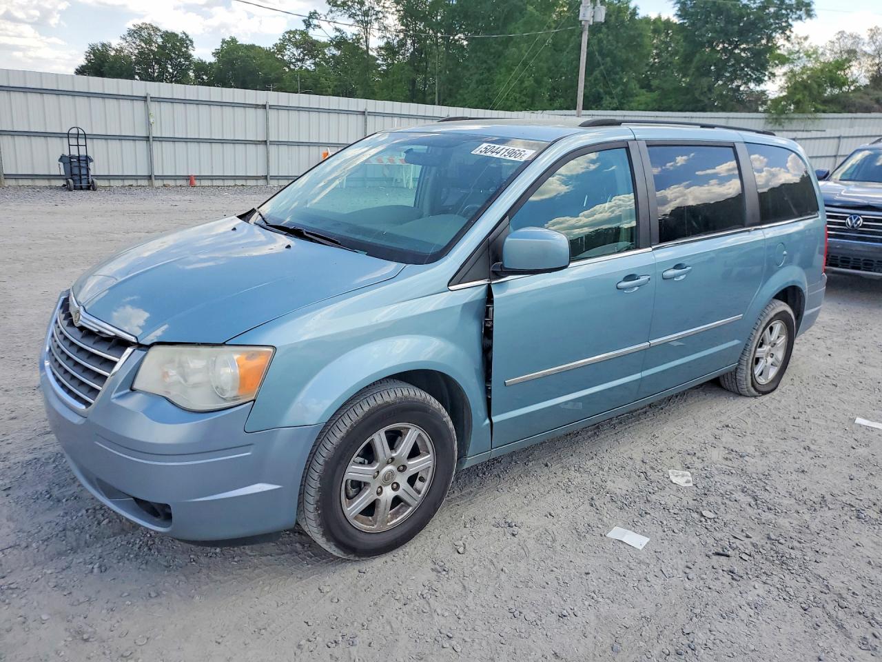 CHRYSLER TOWN & COUNTRY 2010