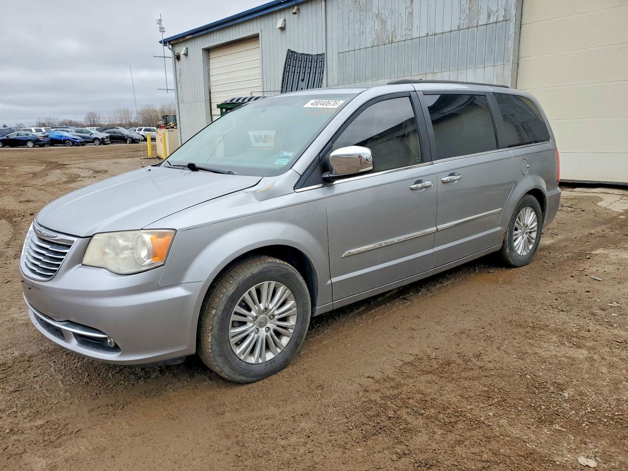 CHRYSLER TOWN & COUNTRY 2013