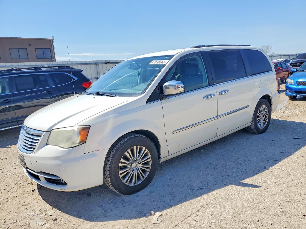 CHRYSLER TOWN & COUNTRY 2013