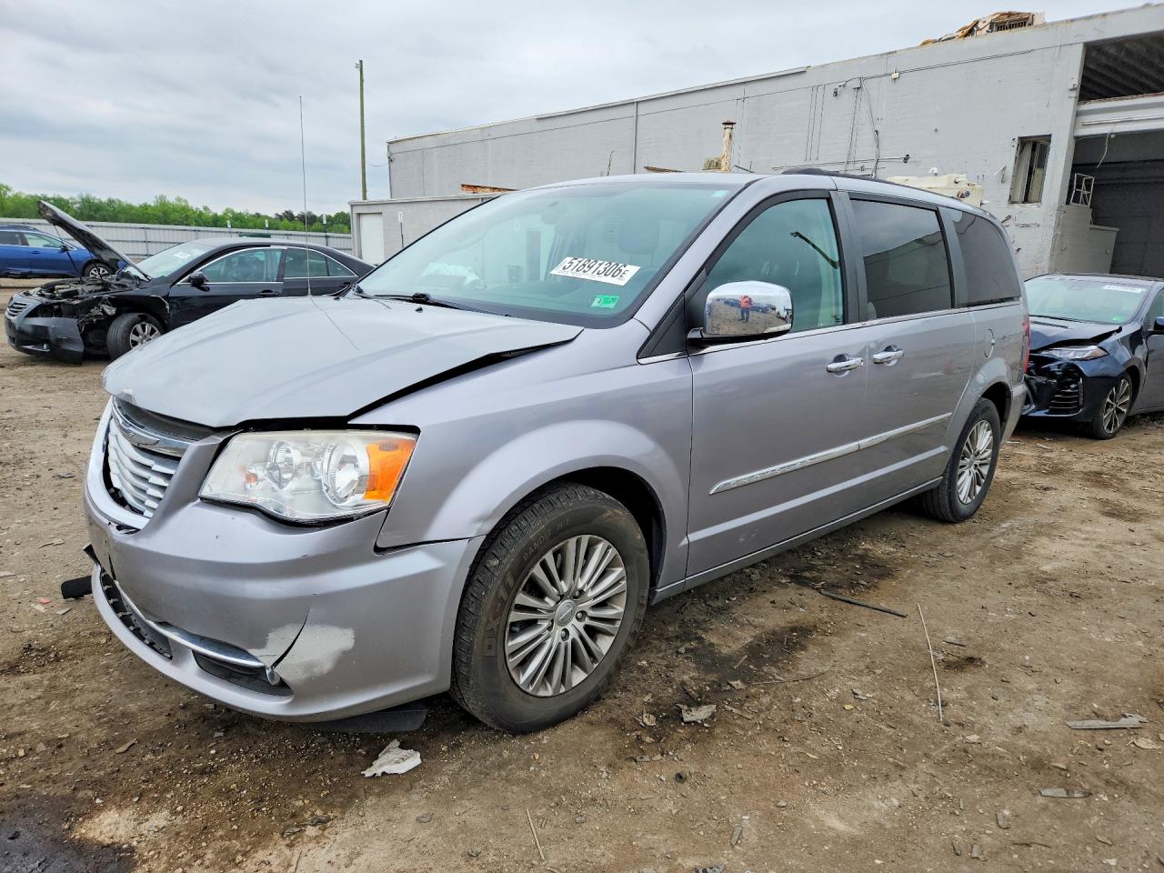 CHRYSLER TOWN & COUNTRY 2014