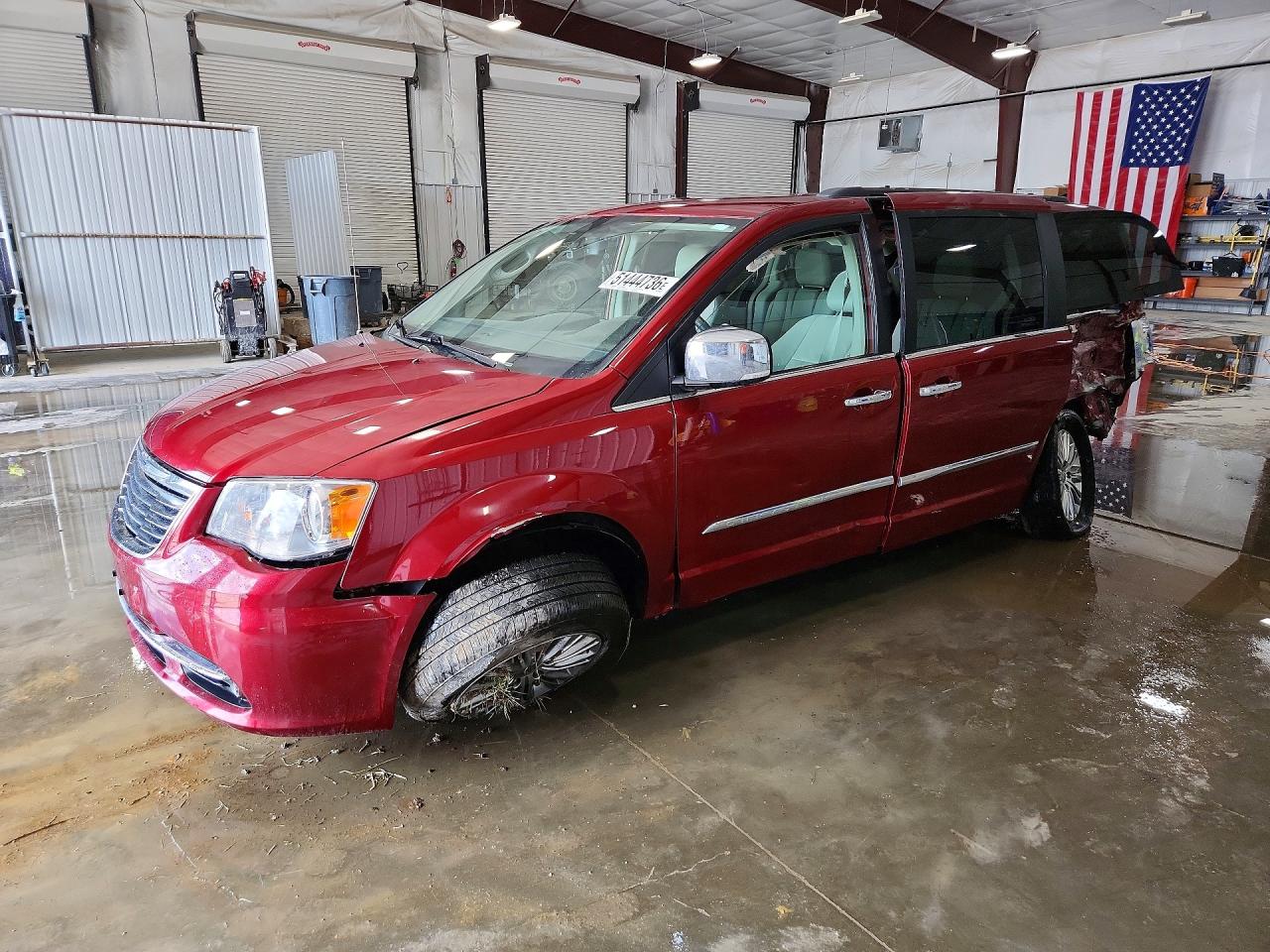 CHRYSLER TOWN & COUNTRY 2014