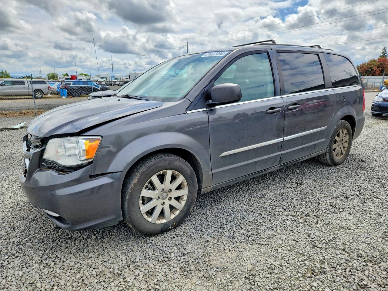 CHRYSLER TOWN & COUNTRY 2016