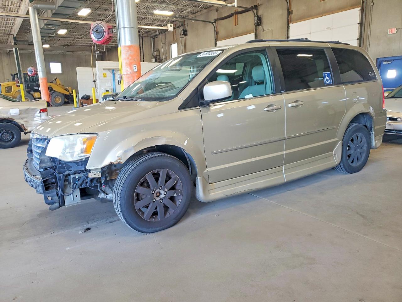 CHRYSLER TOWN & COUNTRY 2009