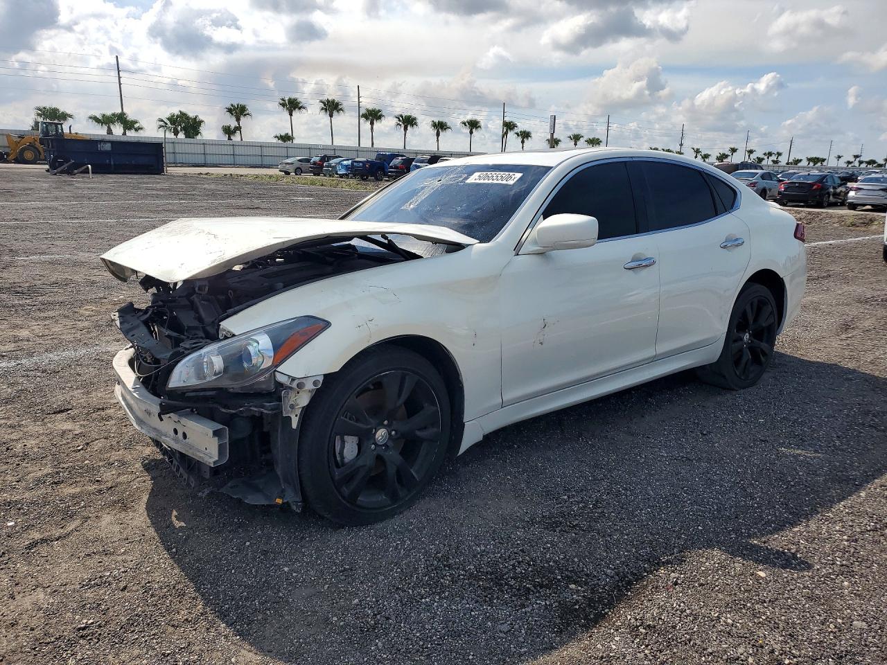 INFINITI M37 2013