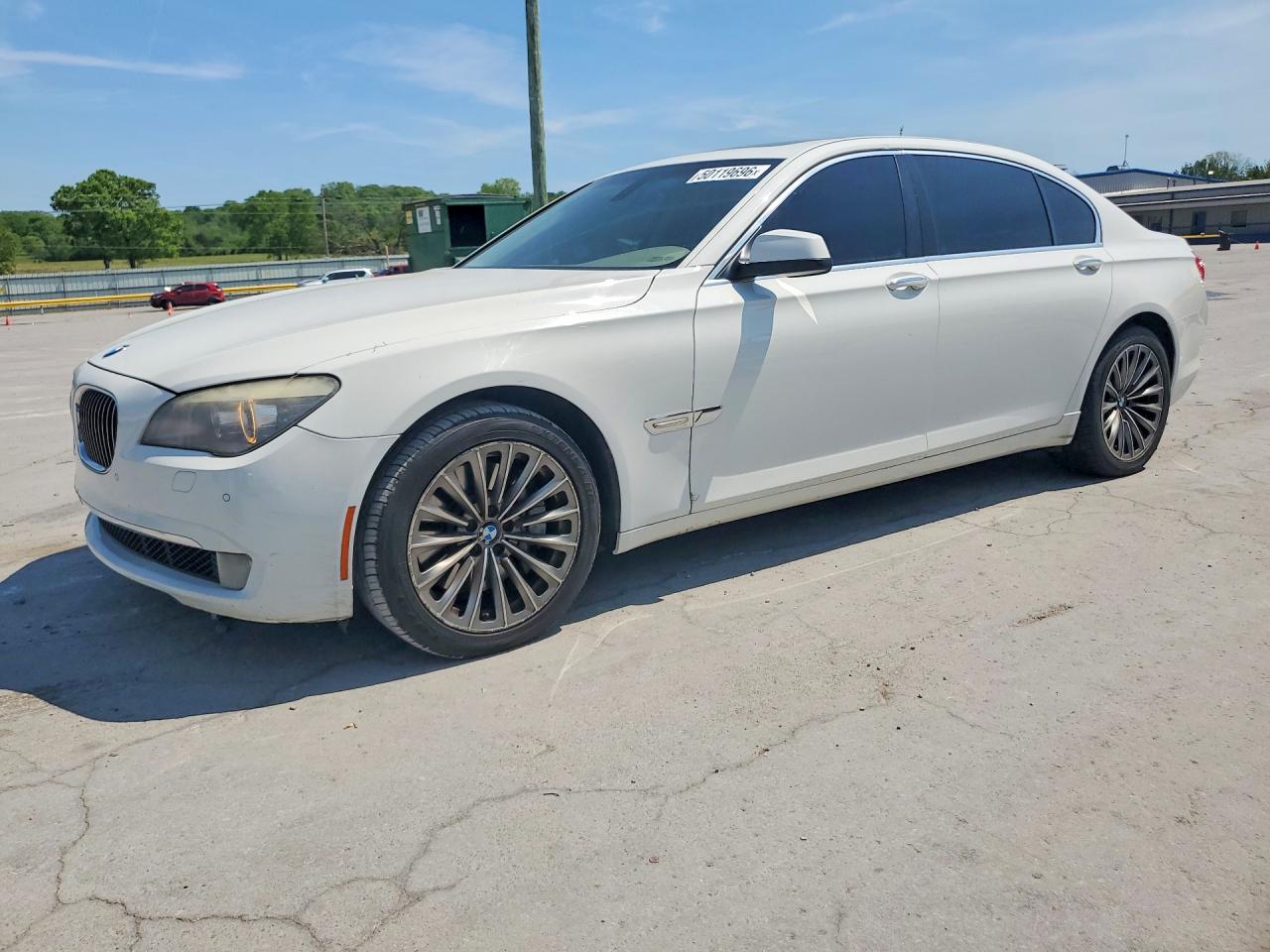BMW 750 2011
