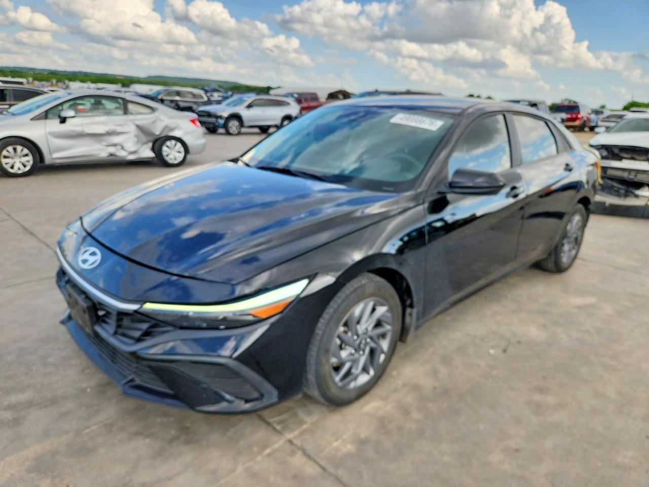 HYUNDAI ELANTRA 2024