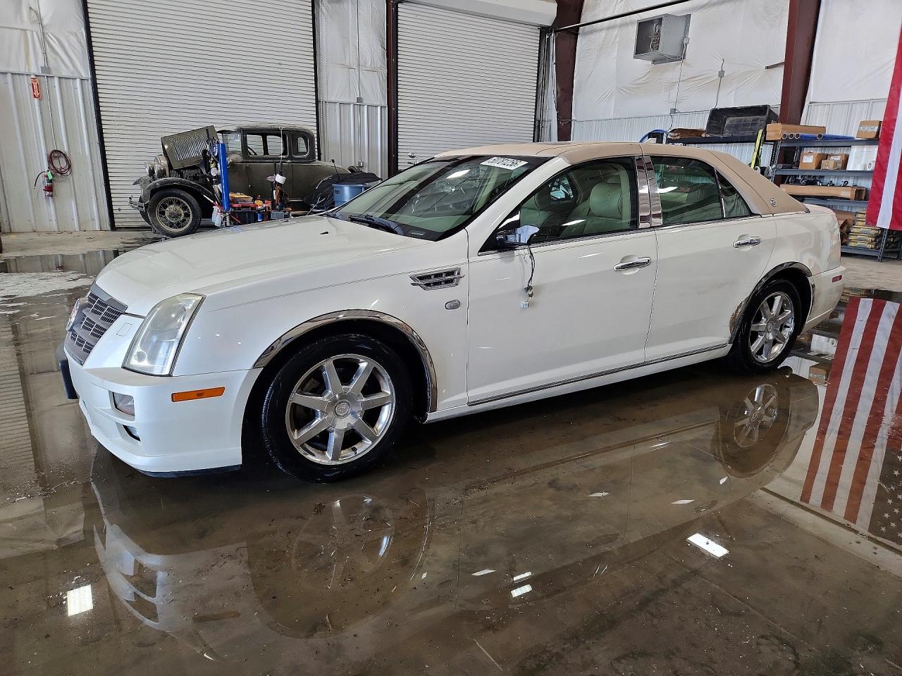 CADILLAC STS 2011