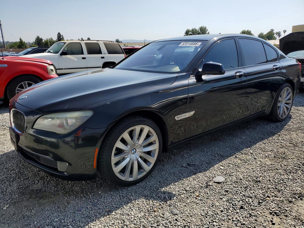 BMW 750 2011