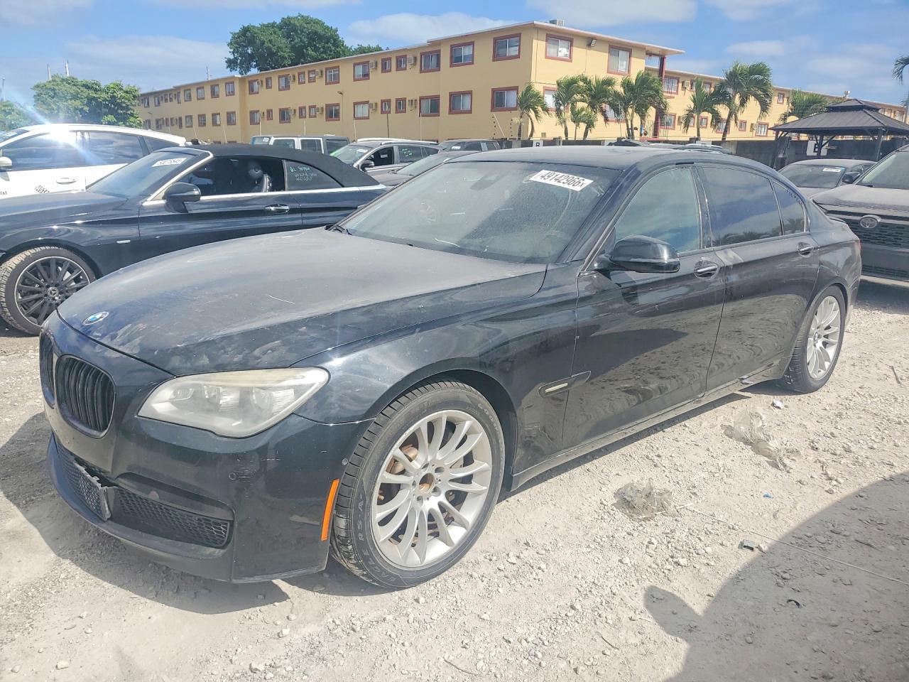 BMW 750 2013