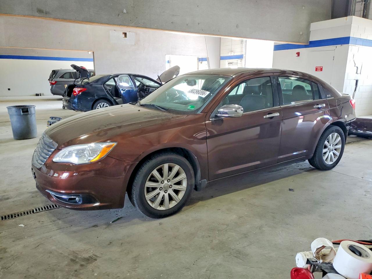 CHRYSLER 200 2013