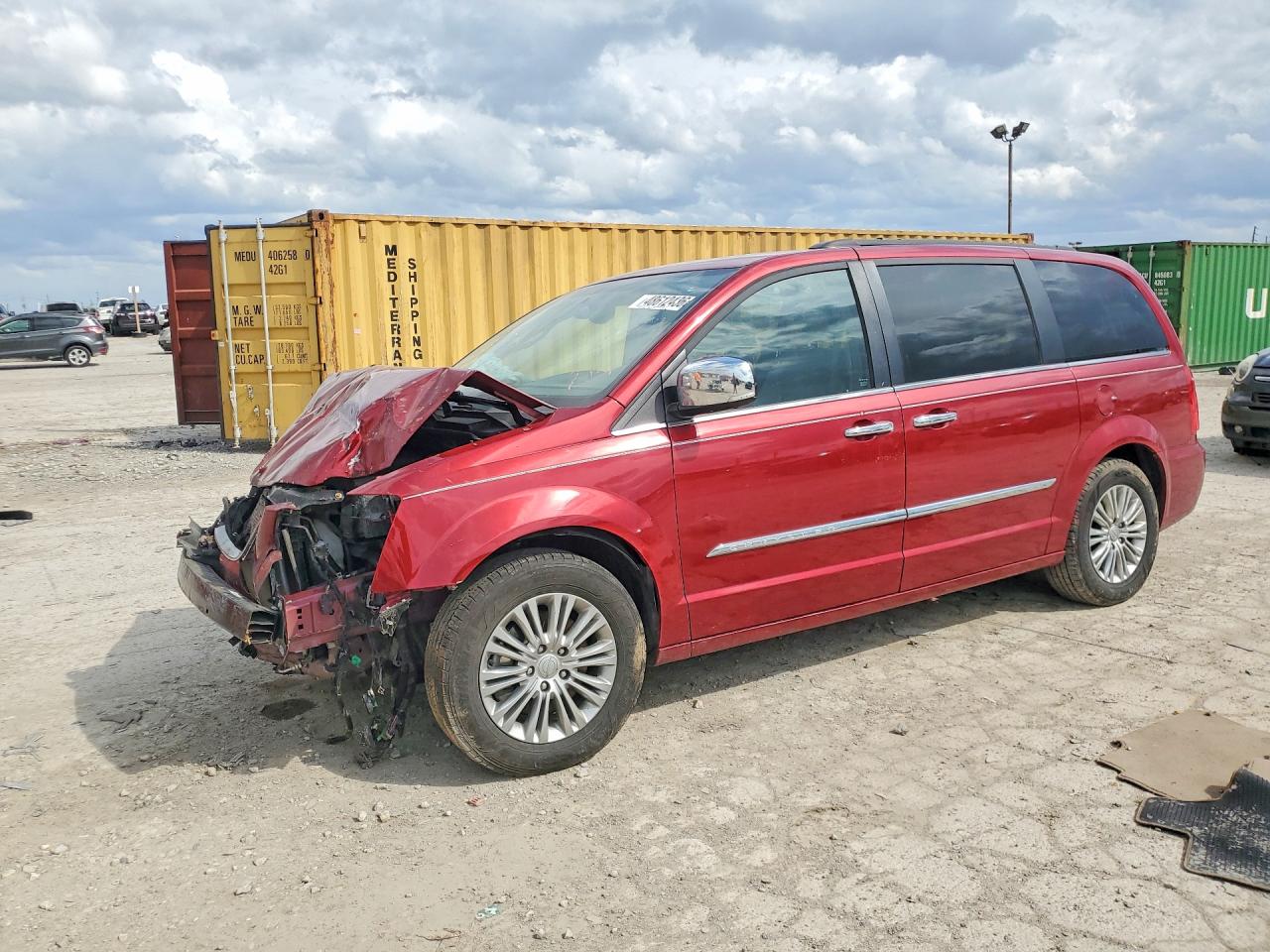 CHRYSLER TOWN & COUNTRY 2016