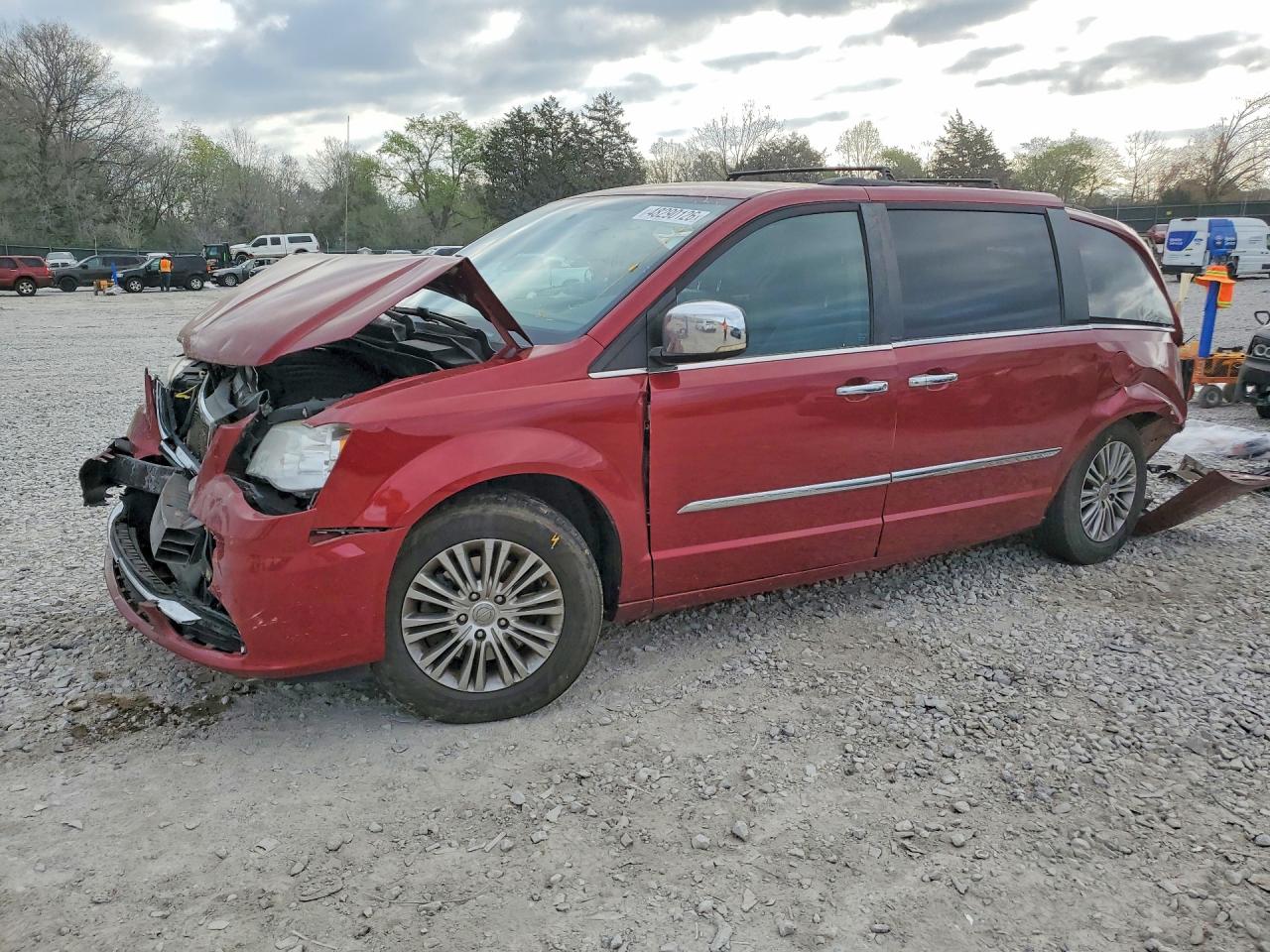 CHRYSLER TOWN & COUNTRY 2013