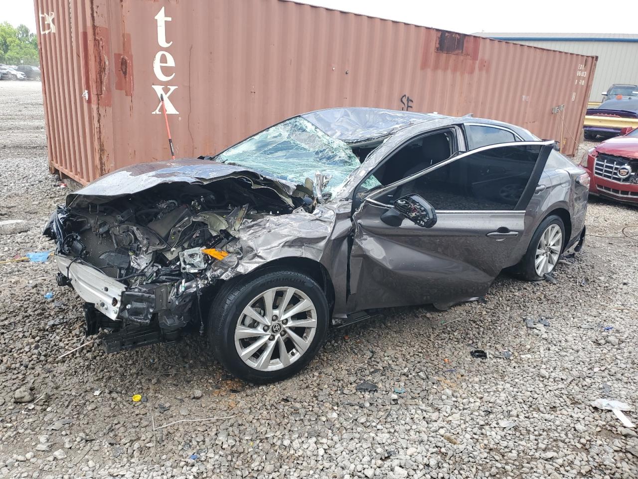 TOYOTA CAMRY LE 2021