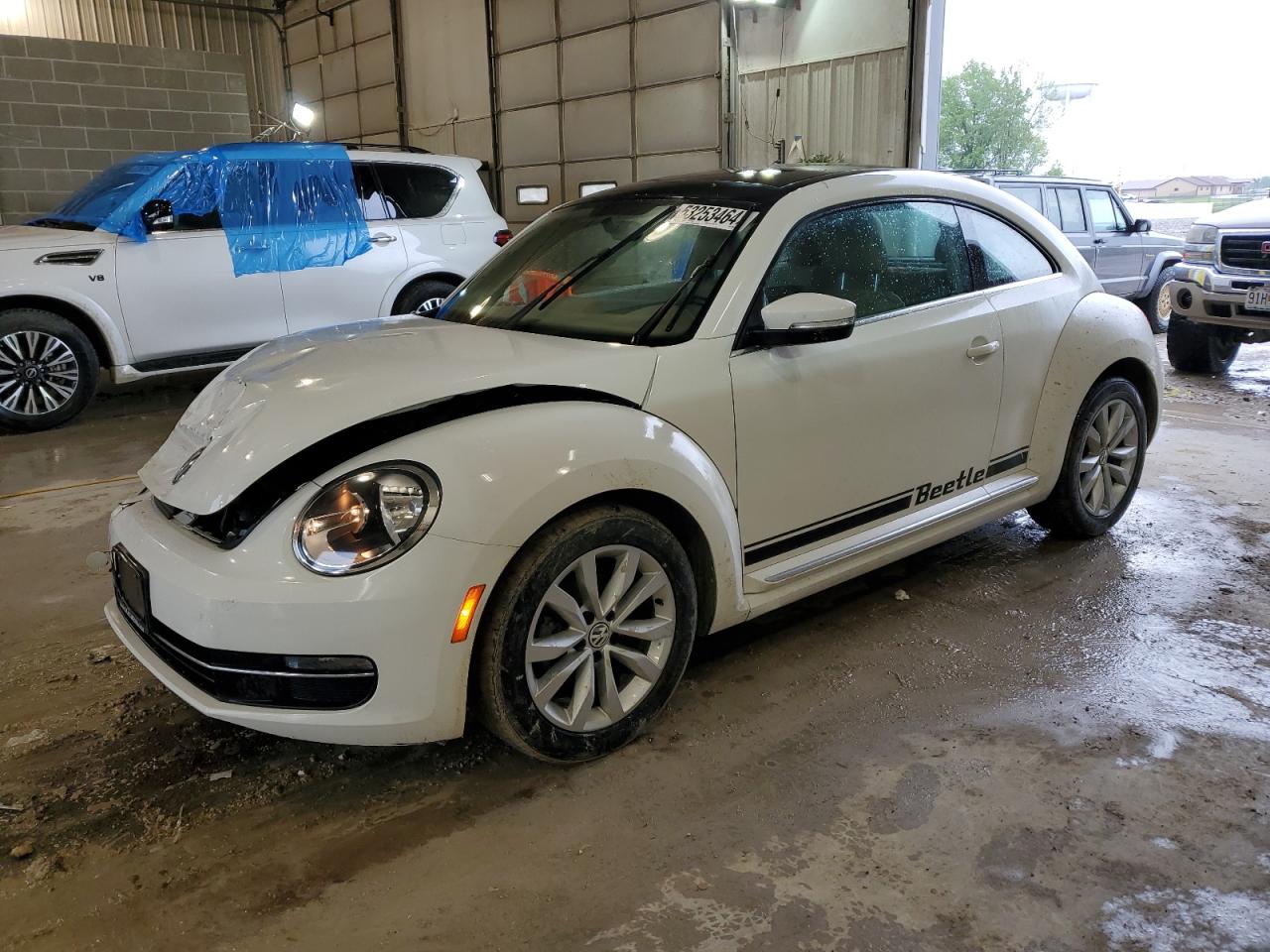 VOLKSWAGEN BEETLE 2014