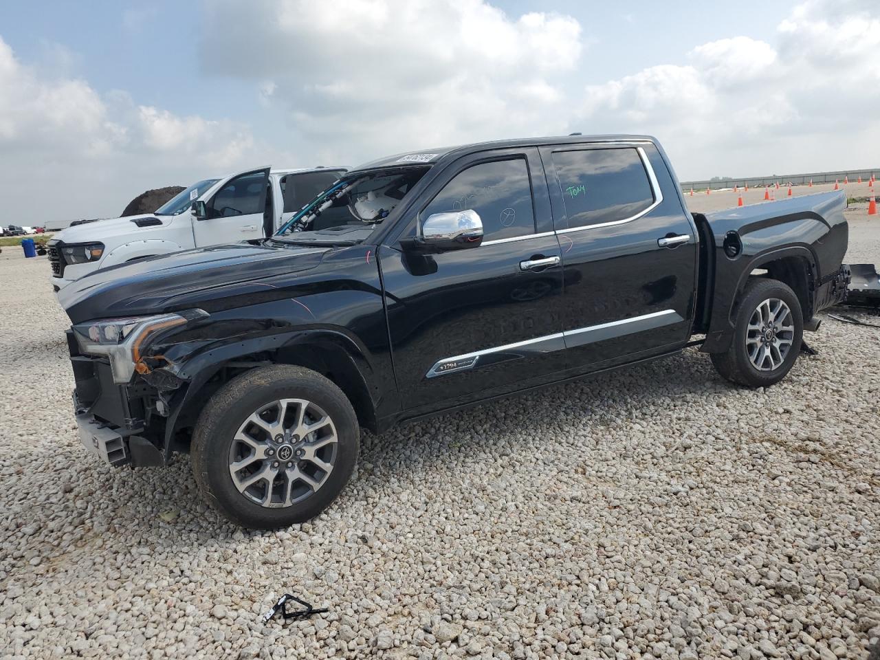 TOYOTA TUNDRA CRE 2023