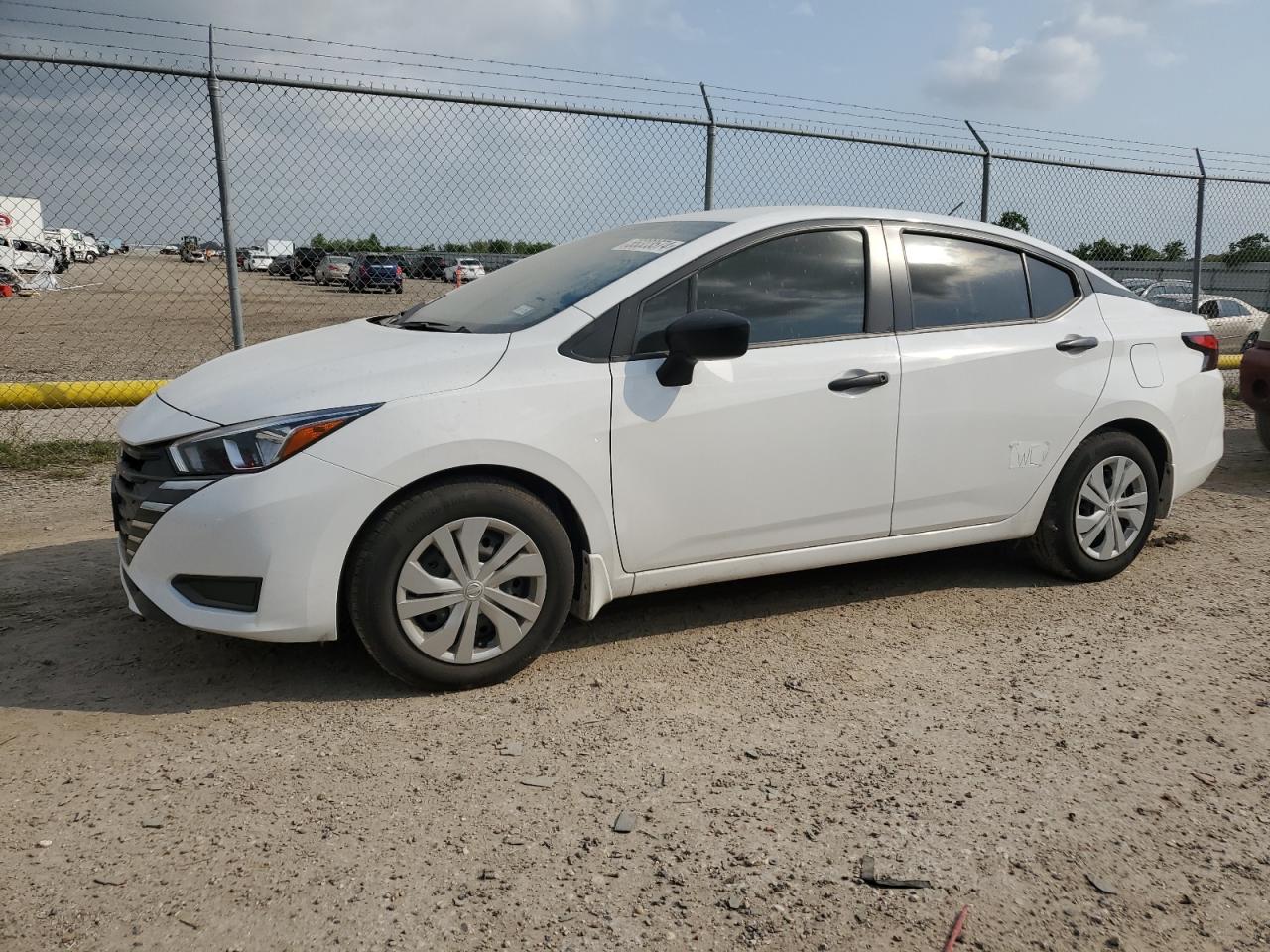 NISSAN VERSA 2023