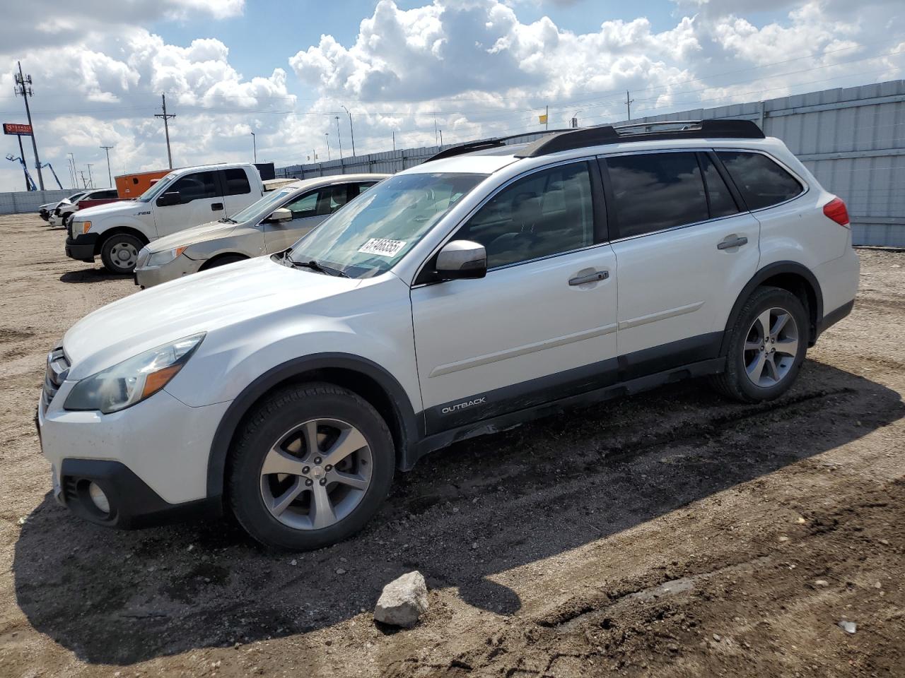 SUBARU OUTBACK 2. 2013