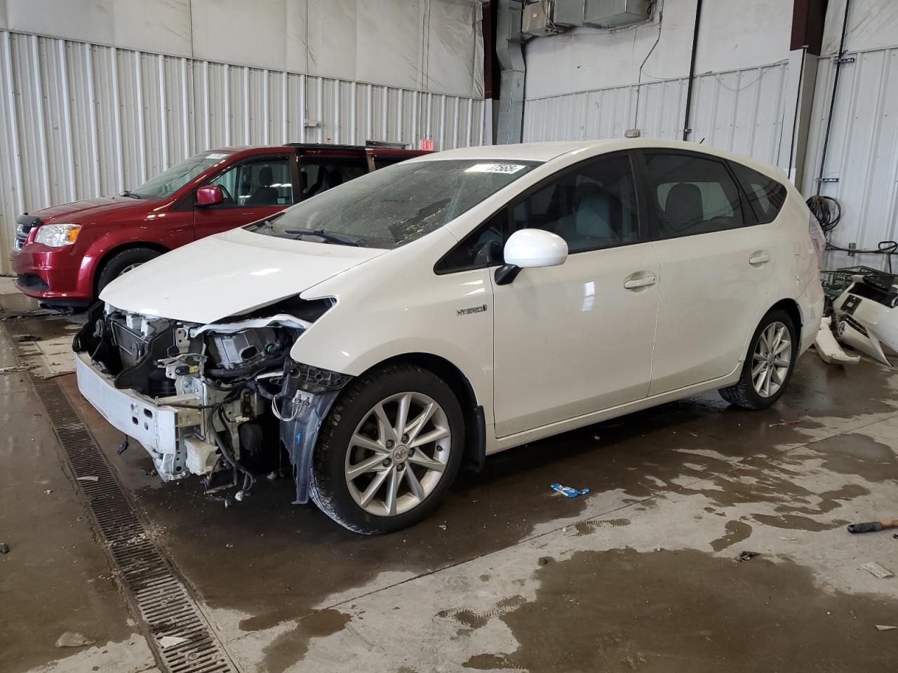 TOYOTA PRIUS V 2013